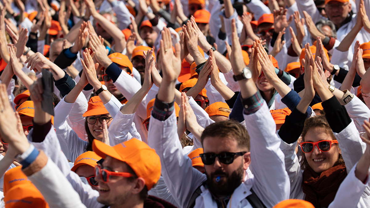 „Medical Clap“ auf dem Römerberg in Frankfurt