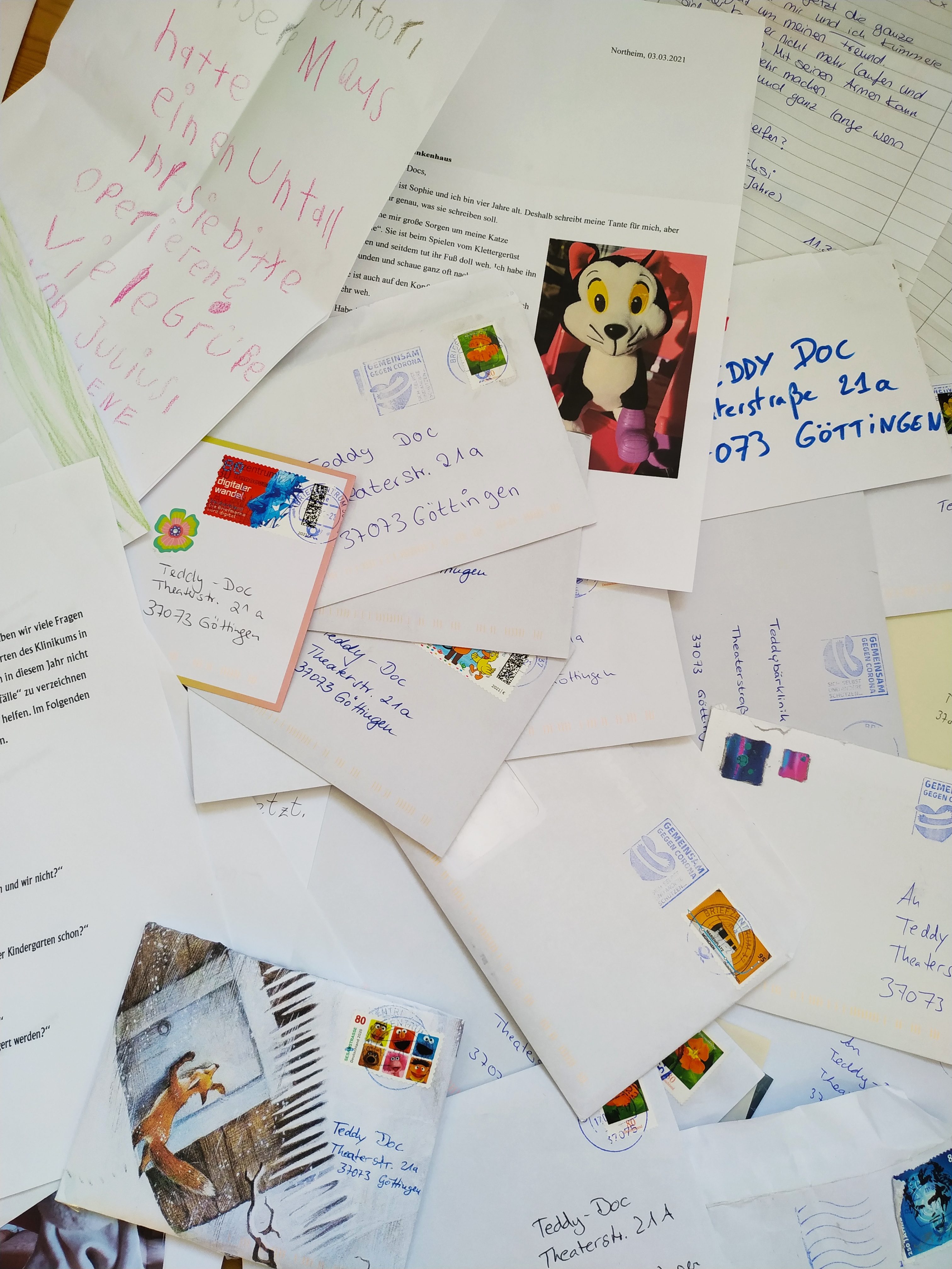 Zahlreiche Briefe sind bei den „Teddy-Docs“ schon eingegangen. Jeder wird beantwortet! Foto: Lefke Sandrock