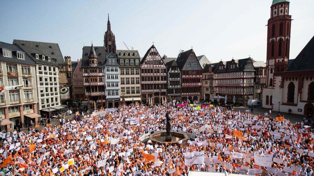 Warnstreik der Klinikärzte am 31. März – zentrale Streikkundgebung am Römerberg in Frankfurt/M. 