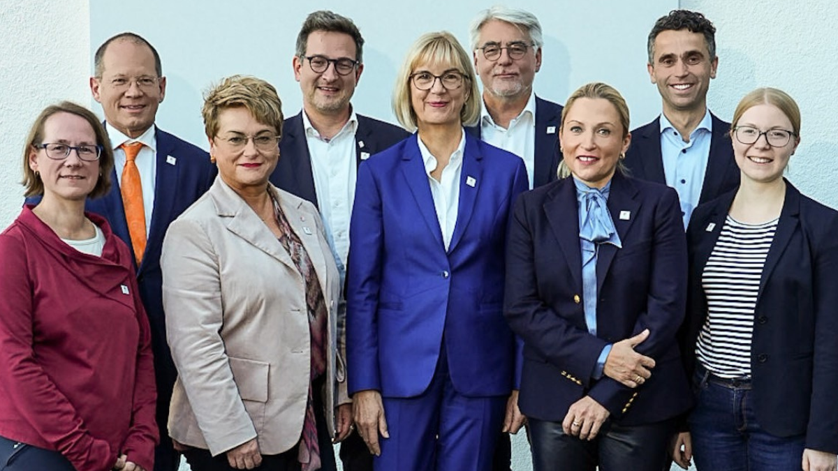 Der neugewählte Bundesvorstand mit der Vertreterin der Medizinstudierenden. Es fehlt das Vorstandsmitglied Dr. Hans-Albert Gehle.