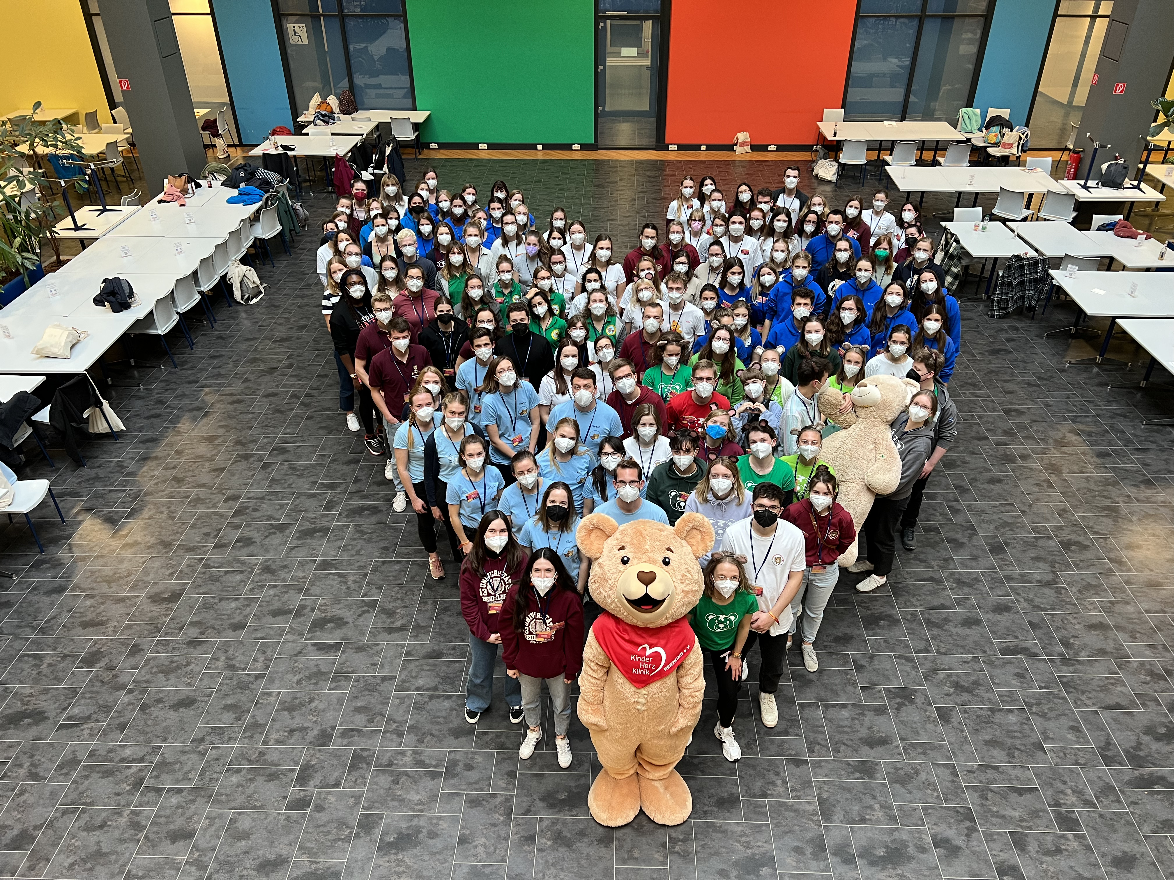 Ihr Herz schlägt für das Teddybärkrankenhaus: Die 140 Teilnehmenden des TBK-Kongresses in Göttingen engagieren sich mit viel Zeit und Energie als TeddyDocs. Foto: Tom Hennigs