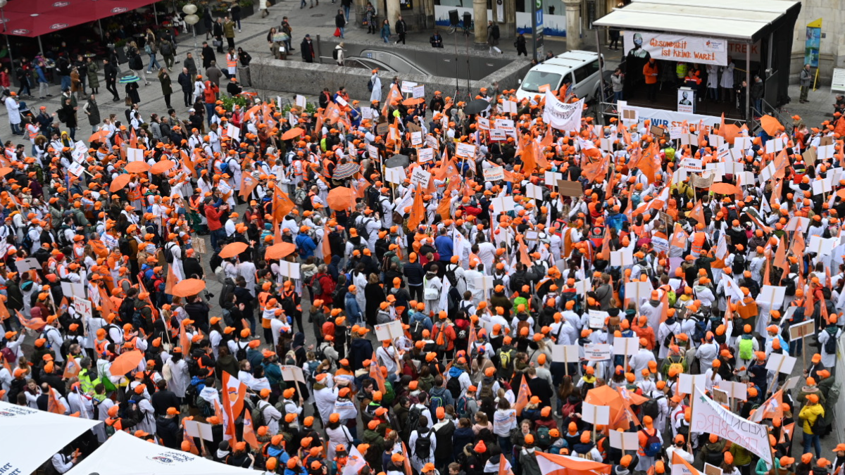 Warnstreik-Kundgebung auf dem Marienplatz in München