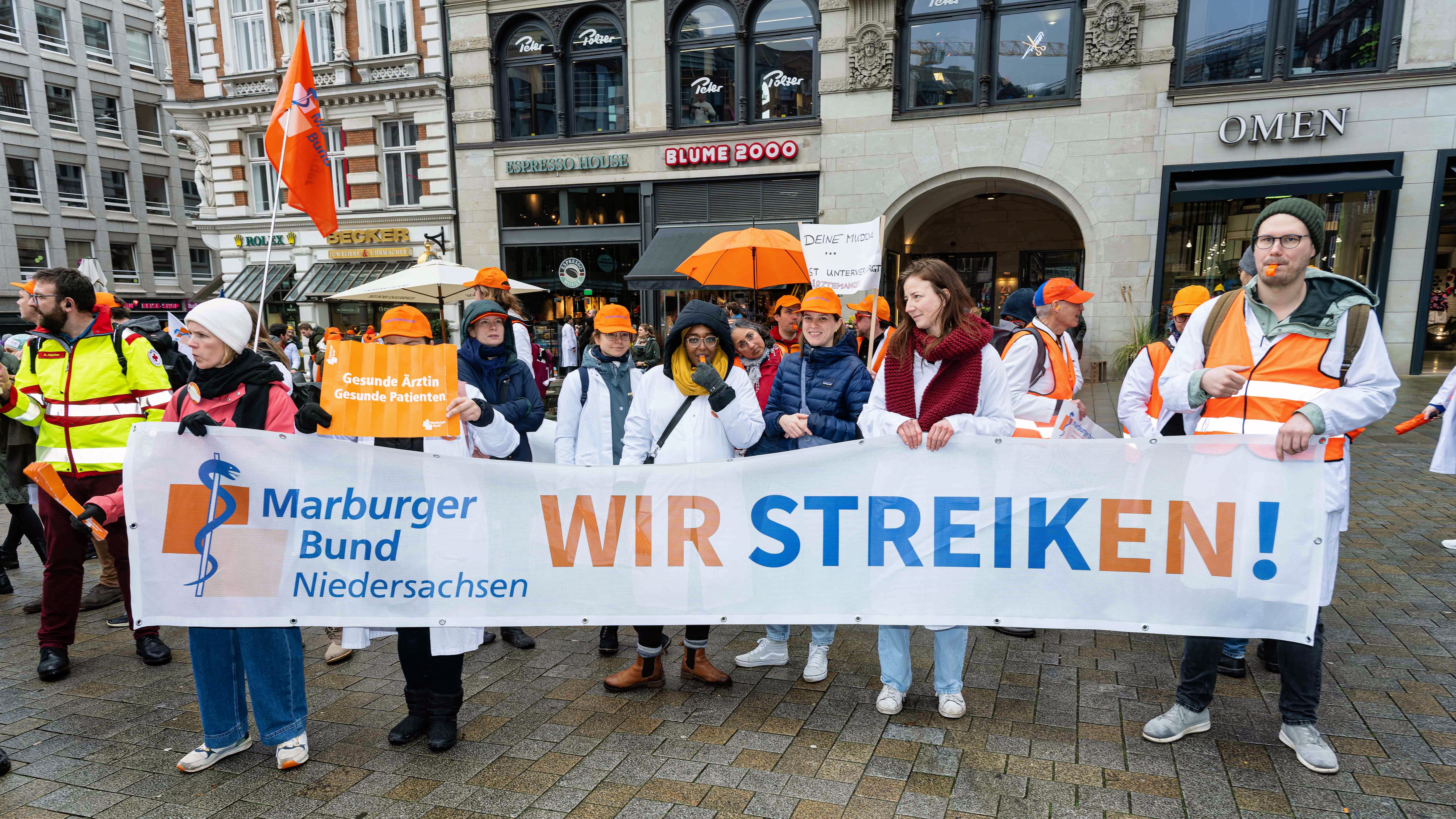 Hohe Streikbereitschaft am 21. März, hier bei der Kundgebung in Hamburg. Foto: Marburger Bund/Stefan Zeitz