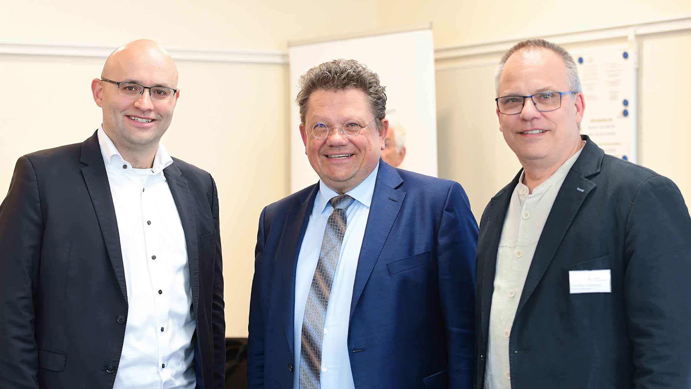 Die Vorsitzenden Hammerschmidt und Wollenberg (v. l. n. r.) mit Niedersachsens Gesundheitsminister und MB-Mitglied Andreas Philippi. Foto: Nancy Heusel