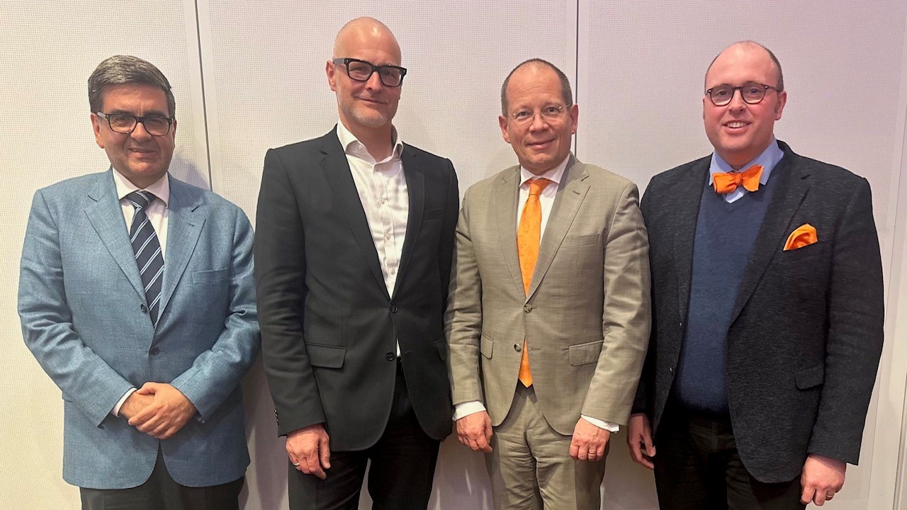 Dr. Hans-Christoph Kühnau, Christian Twardy, Dr. Andreas Botzlar und Dr. Alexander Schultze von der Verhandlungskommission des MB