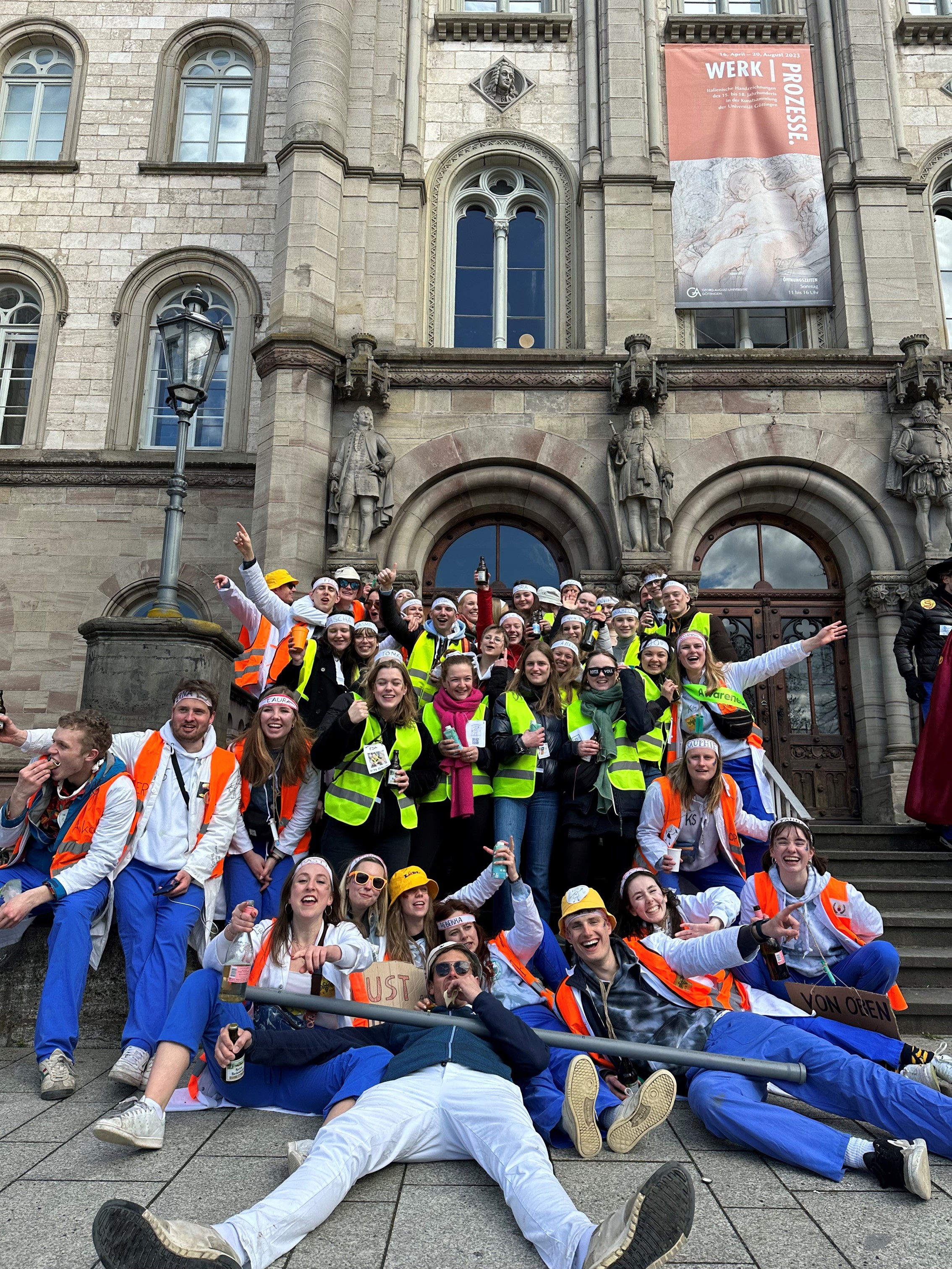 Super Stimmung von Anfang an: Die Erstis mit „ihren“ Krankenschwestern! Foto: privat Super Stimmung von Anfang an: Die Erstis mit „ihren“ Krankenschwestern! Foto: privat