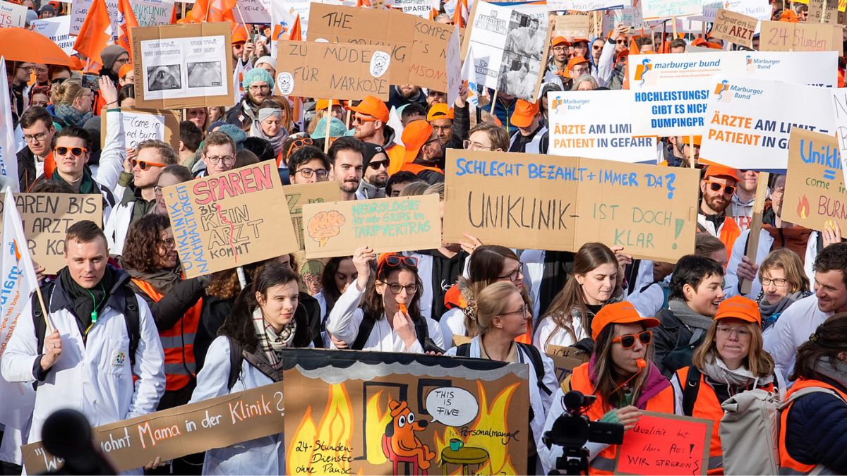 Tausende Klinikärzte im Streik