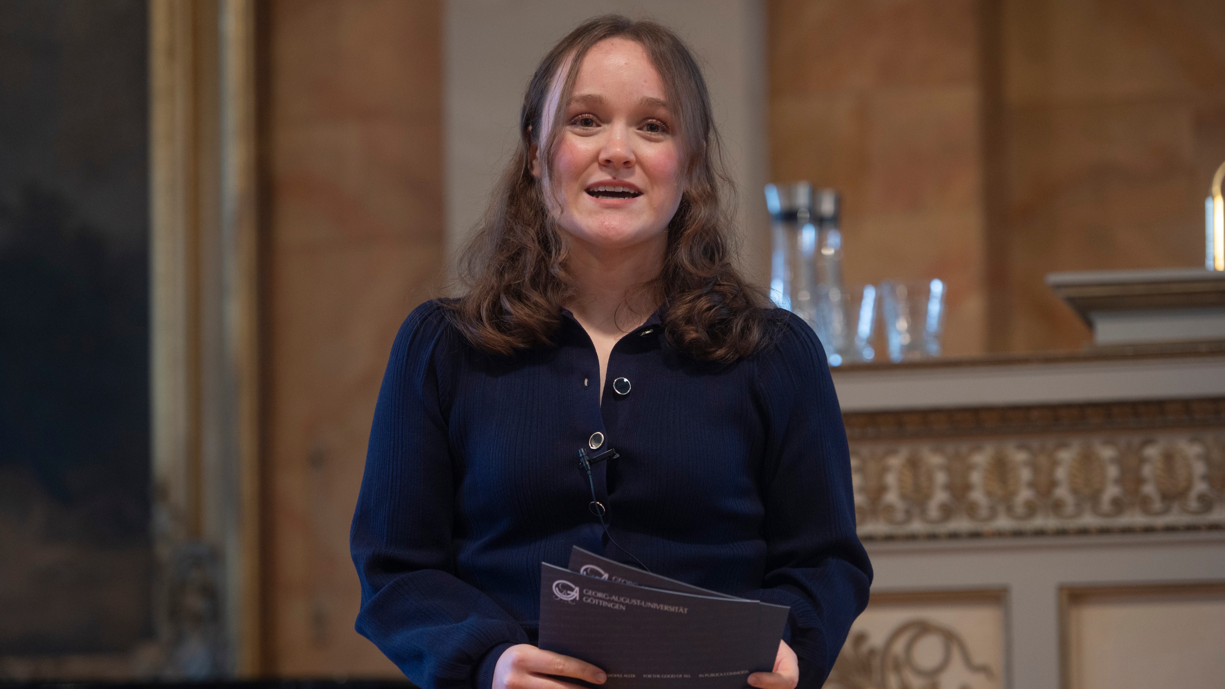 Maren Hambach führte als Teil des Moderationsteams durch die Deutschlandstipendienfeier in Göttingen. Foto: Peter Heller