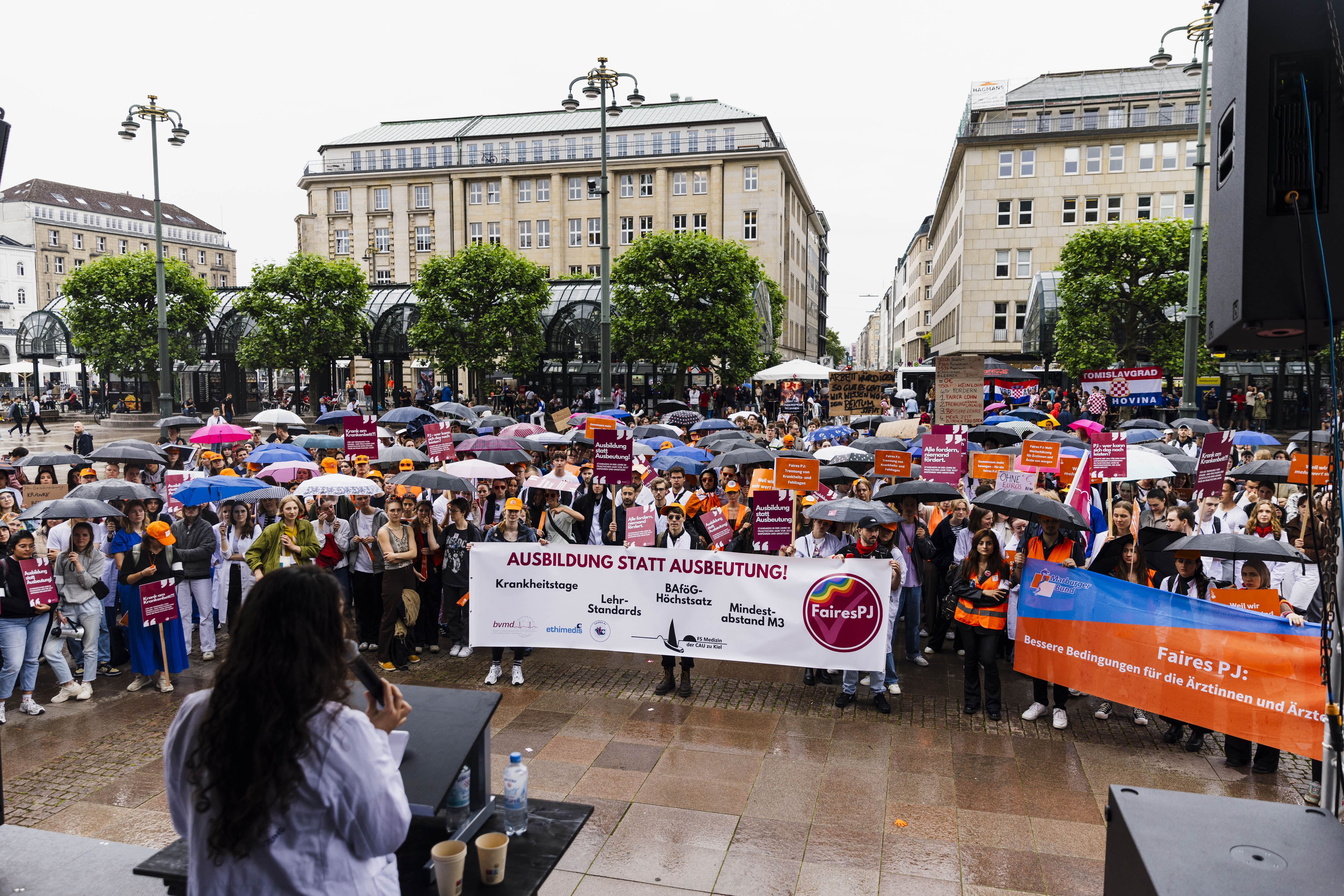 Rathausmarkt in Hamburg am 18. Juni: Kundgebung und Demo Rathausmarkt in Hamburg am 18. Juni: Kundgebung und Demo