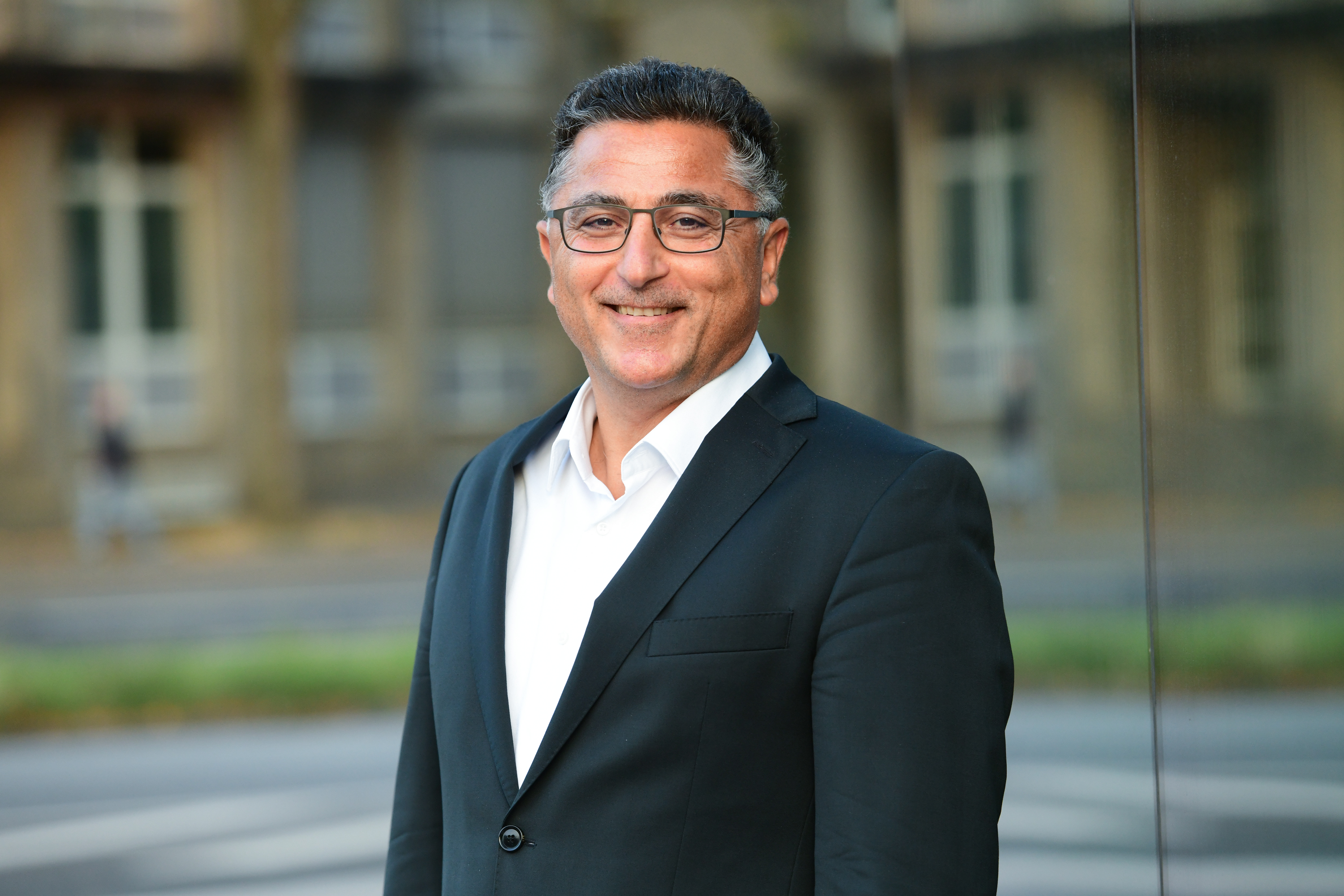 Dr. Mustafa Yilmaz, Leiter der Stabsstelle Lehr- und Forschungsgesundheitsamt der Region Hannover, über die bisherigen Erfahrungen und die Herausforderungen des Klimawandels für den öffentlichen Gesundheitsdienst. Dr. Yilmaz ist zudem kooptiertes Mitglied im Vorstand des Marburger Bundes Niedersachsen. Foto: Nancy Heusel
