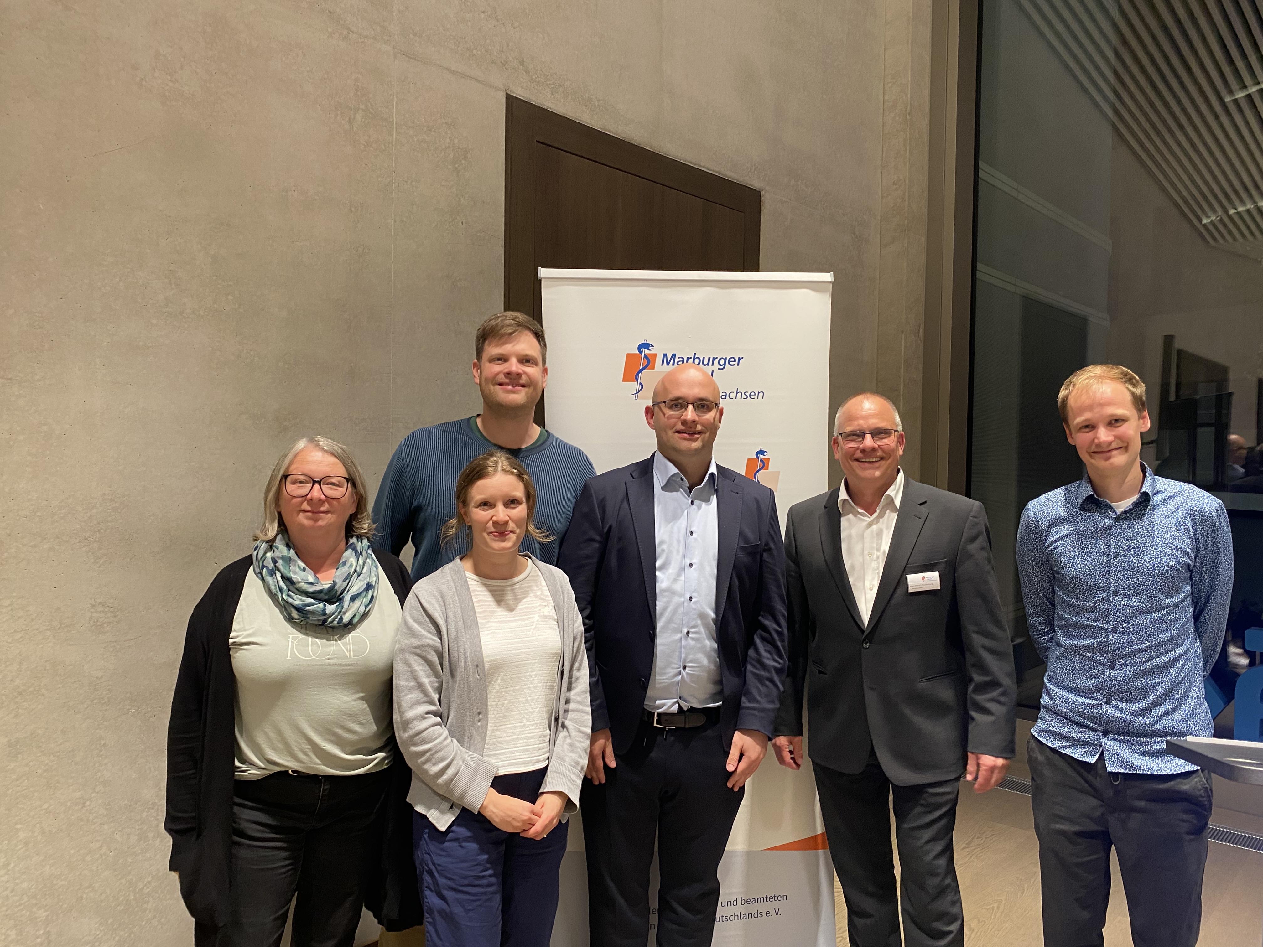 von links nach rechts: Imke Loose, Johanna Grimme, Nils Pursche, Andreas Hammerschmidt, Hans Martin Wollenberg und Dr. Jan Galuska. Nicht auf dem Foto: Dr. Mustafa Yilmaz von links nach rechts: Imke Loose, Johanna Grimme, Nils Pursche, Andreas Hammerschmidt, Hans Martin Wollenberg und Dr. Jan Galuska. Nicht auf dem Foto: Dr. Mustafa Yilmaz