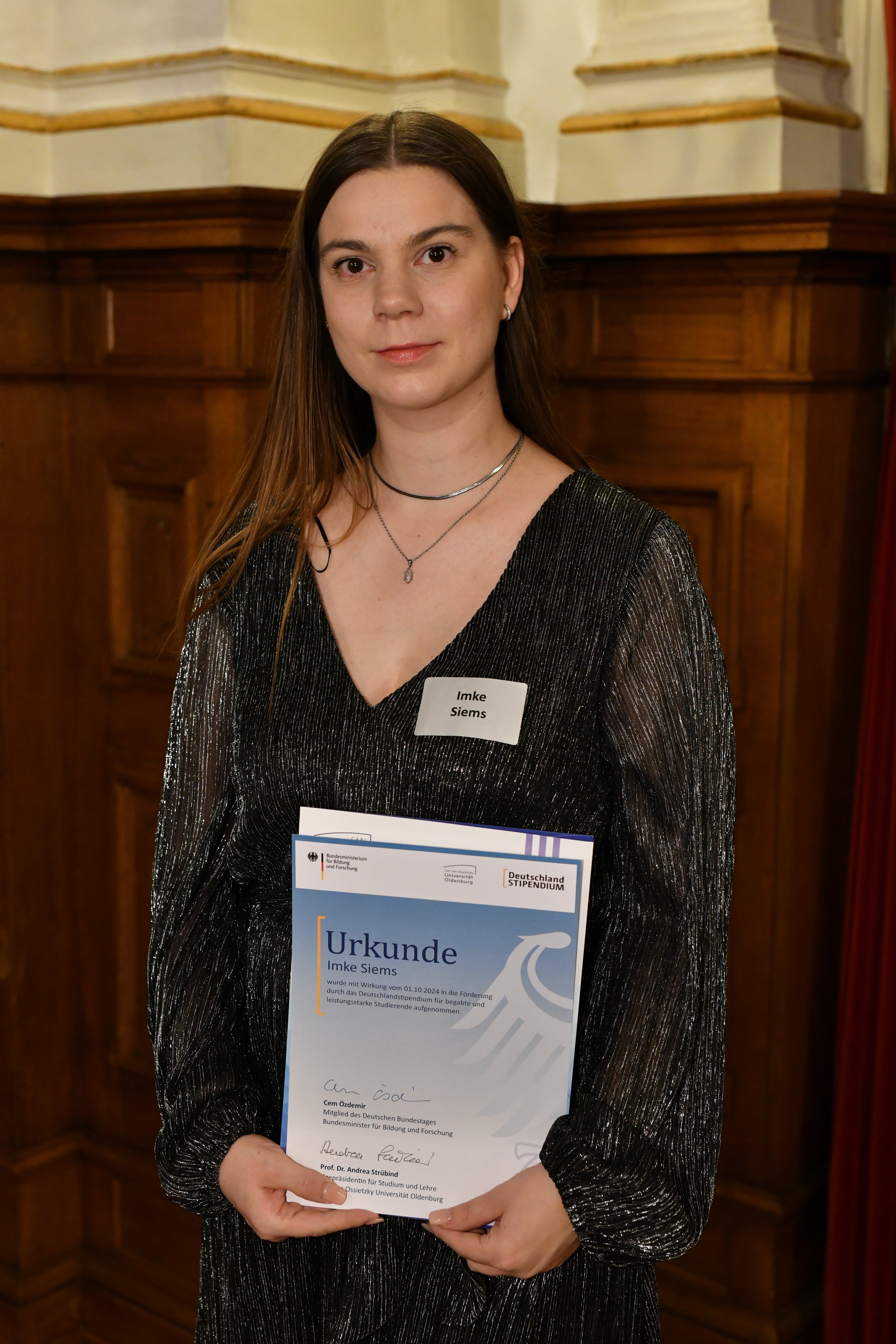 Imke Siems bei der feierlichen Urkundenverleihung im Oldenburger Schloss. Foto: Uni Oldenburg