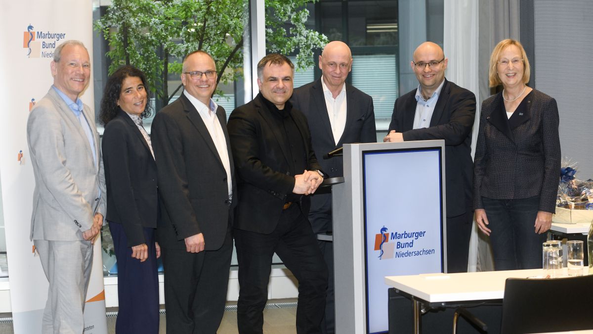 Brachten wichtige Impulse für die Diskussionen auf der Hauptversammlung: Helge Engelke, Dr. Angelika Puls, Hans Martin Wollenberg, Dr. Christos Pantazis, Armin Ehl, Andreas Hammerschmidt, Dr. Martina Wenker (v. l. n. r.). Brachten wichtige Impulse für die Diskussionen auf der Hauptversammlung: Helge Engelke, Dr. Angelika Puls, Hans Martin Wollenberg, Dr. Christos Pantazis, Armin Ehl, Andreas Hammerschmidt, Dr. Martina Wenker (v. l. n. r.).