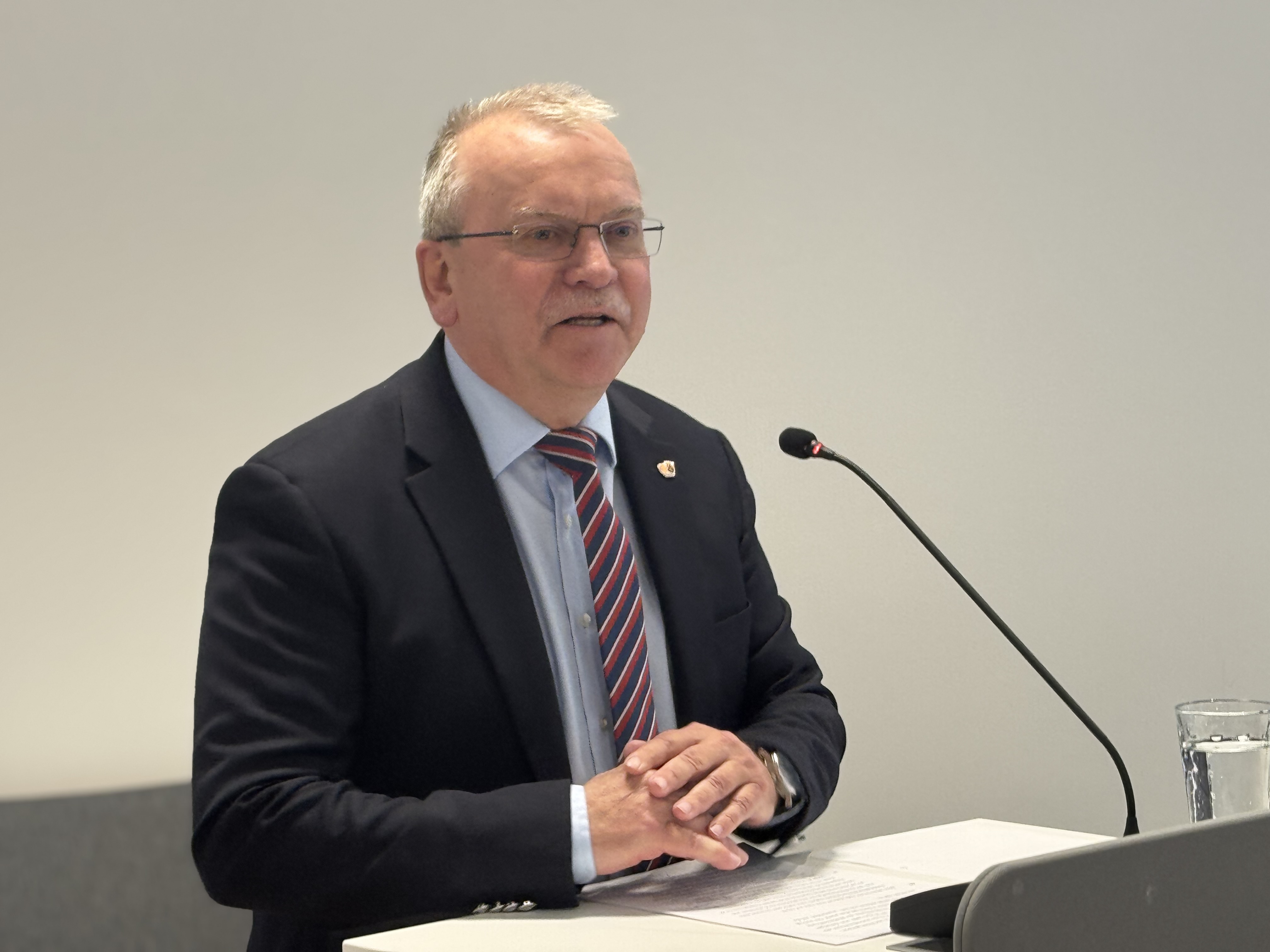 Der rheinland-pfälzische Kammerpräsident Dr. med. Günther Matheis forderte, die gesundheitliche Versorgung von Soldatinnen und Soldaten stärker als bisher in den Blick zu nehmen.