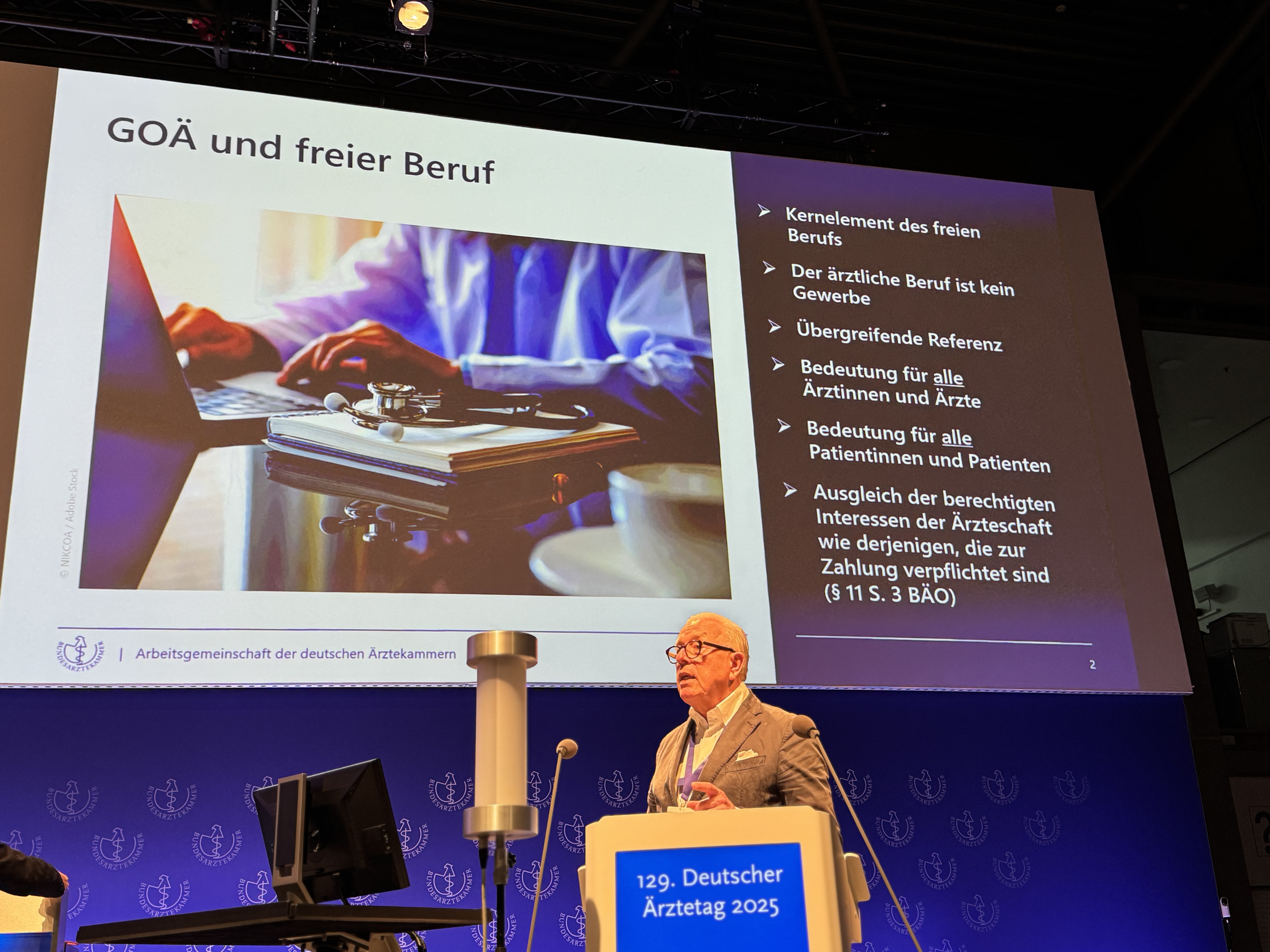 Der Einführung durch den BÄK-Präsidenten Dr. med. (I) Klaus Reinhardt folgte eine sachliche Diskussion.