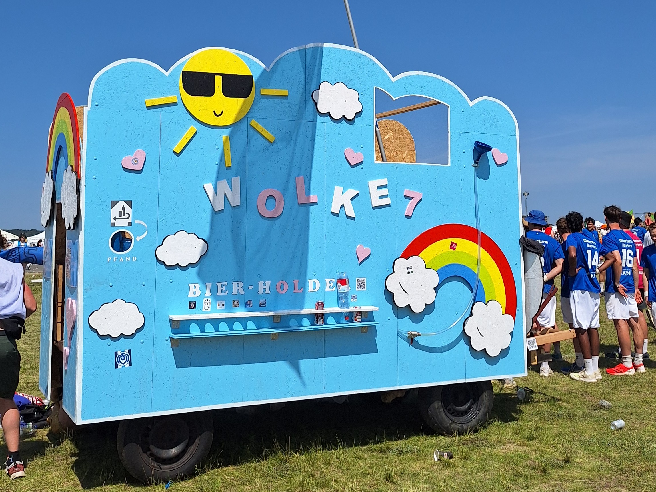 Getreu ihrem Motto „wOLke 7“ „schwebten“ die Oldenburger Studis auf den Medis von einem schönen Moment zum nächsten. Foto: privat Getreu ihrem Motto „wOLke 7“ „schwebten“ die Oldenburger Studis auf den Medis von einem schönen Moment zum nächsten. Foto: privat