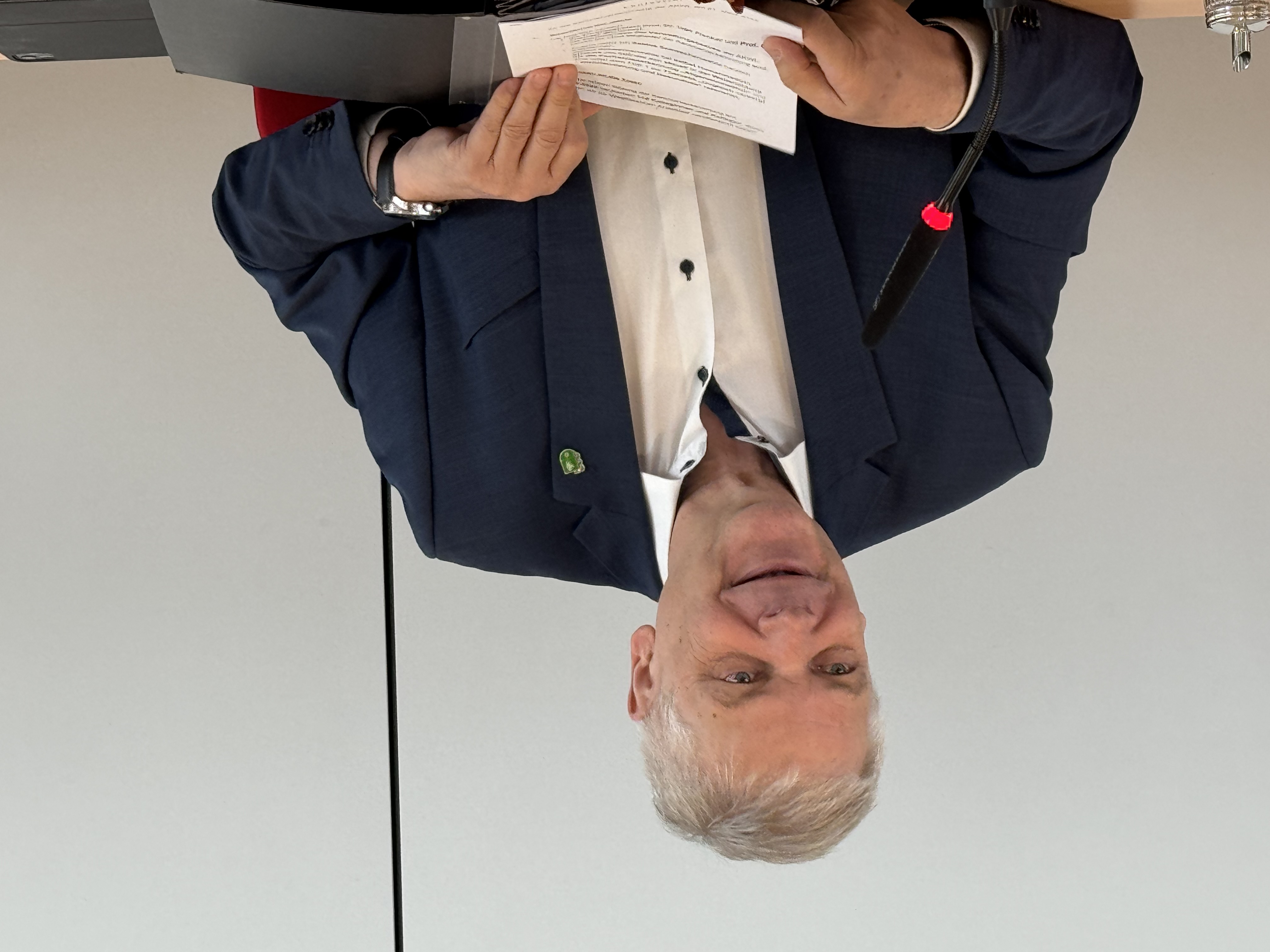 Kammerpräsident Dr. med. Hans-Albert Gehle verwies in seinem Lagebericht auf die aktuellen Entwicklungen im Gesundheitswesen. 