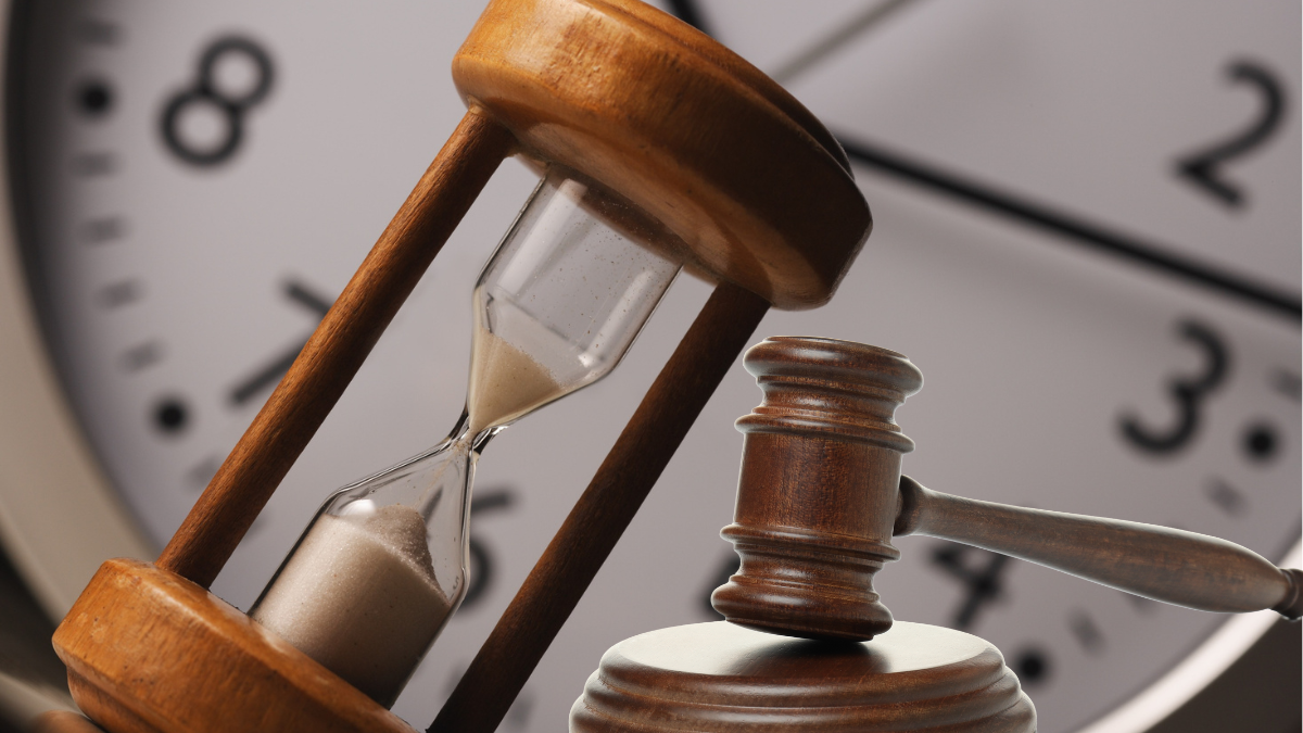 Foto: Sanduhr, Wanduhr, Richterhammer