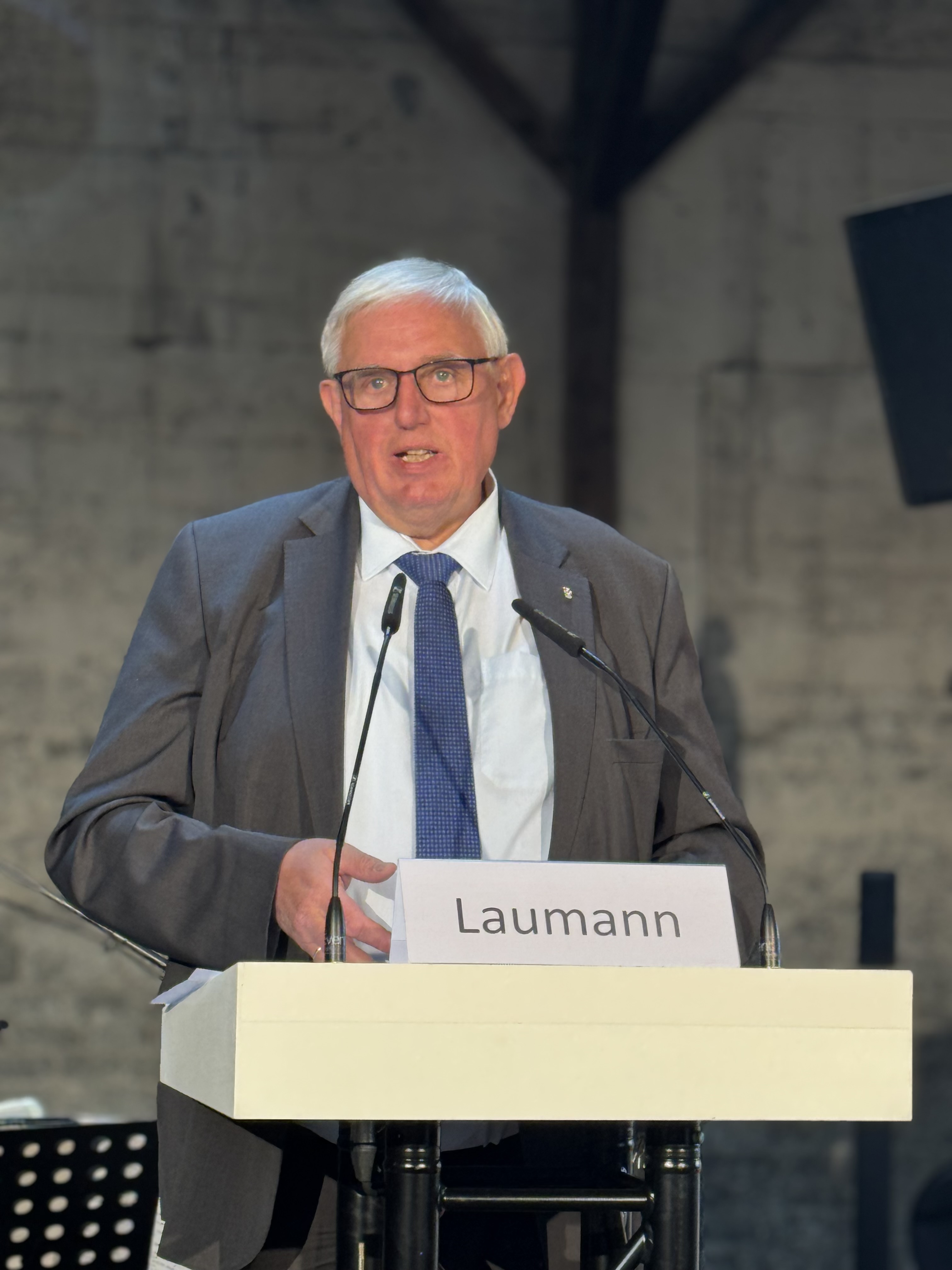 NRW-Gesundheitsminister Karl-Josef Laumann fand beim Frühsommerempfang der KGNW klare Worte zur aktuellen Gesundheitspolitik in Berlin. 