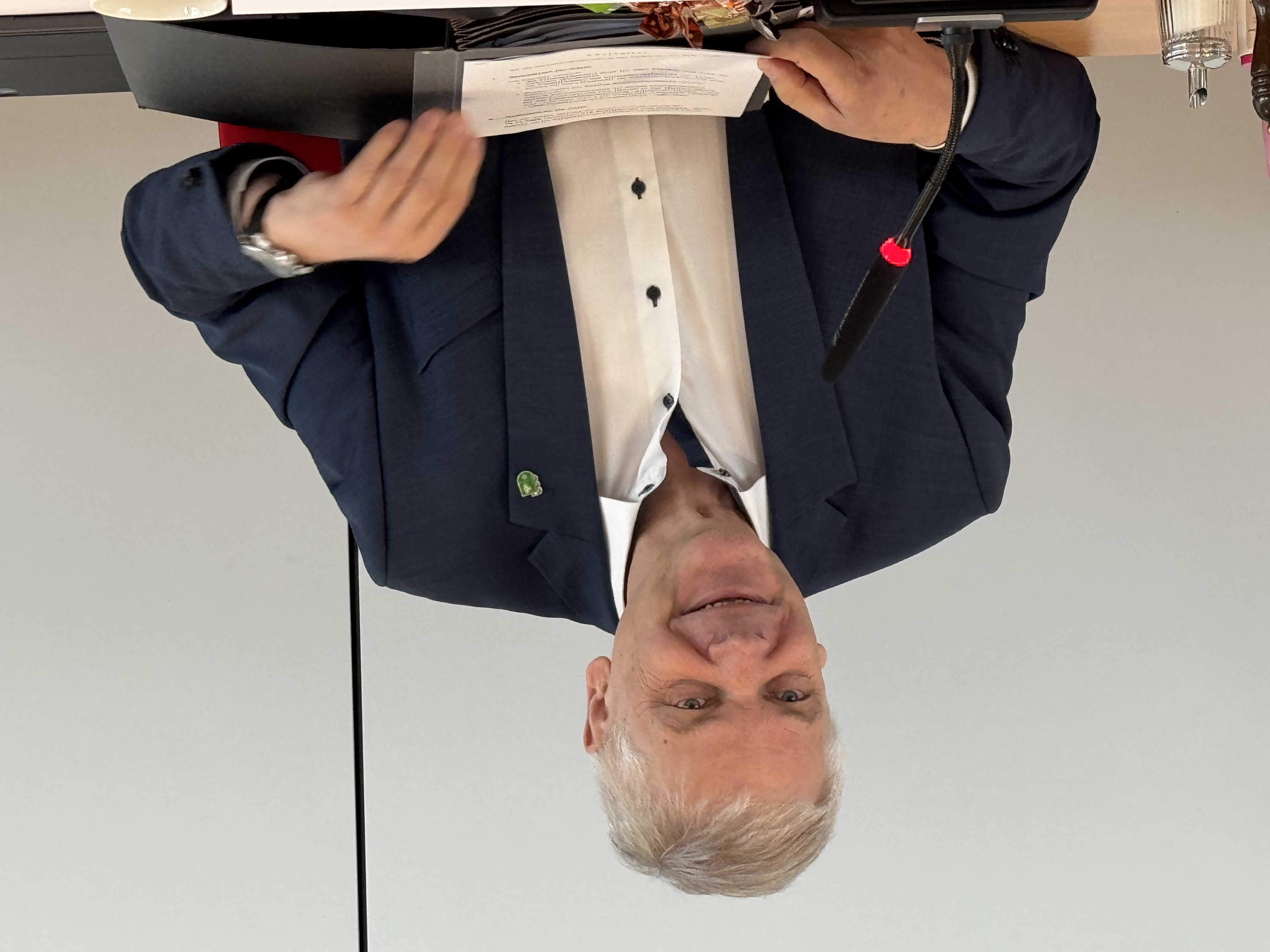 Kammerpräsident Dr. med. Hans Gehle kritisiert in der 7. Kammerversammlung das Beitragssatzstabilisierungsgesetz.