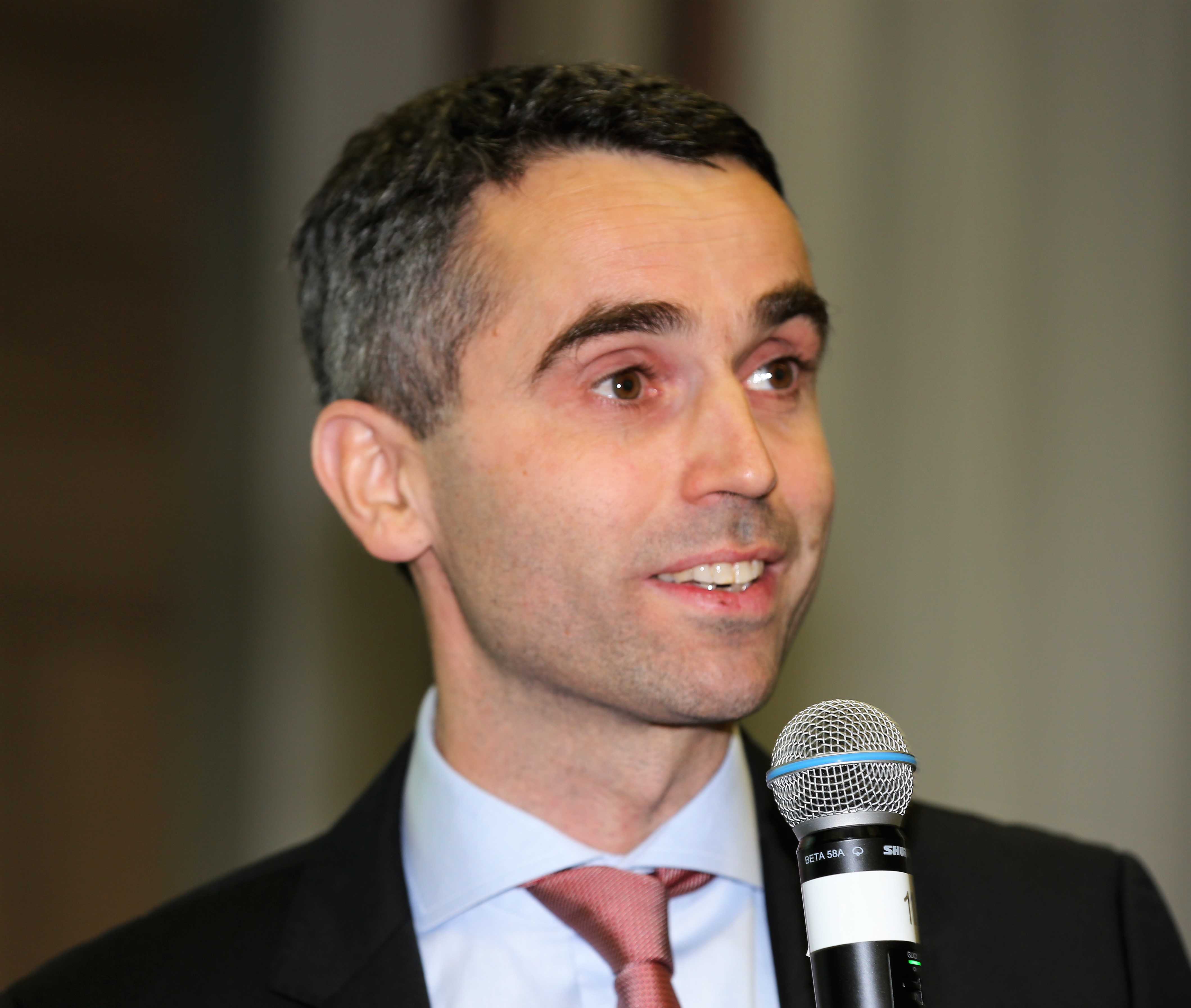 Priv.-Doz. Dr. med. Peter Bobbert referiert zum Thema Künstliche Intelligenz.