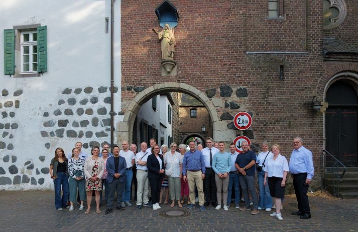 Vor der Fraktionsklausur nahm ein Teil der Delegierten an einer historischen Stadtführung in Zons teil. 