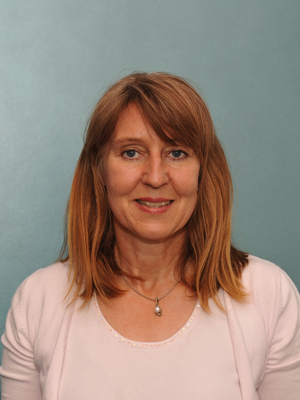Dr. Angela Schmidt