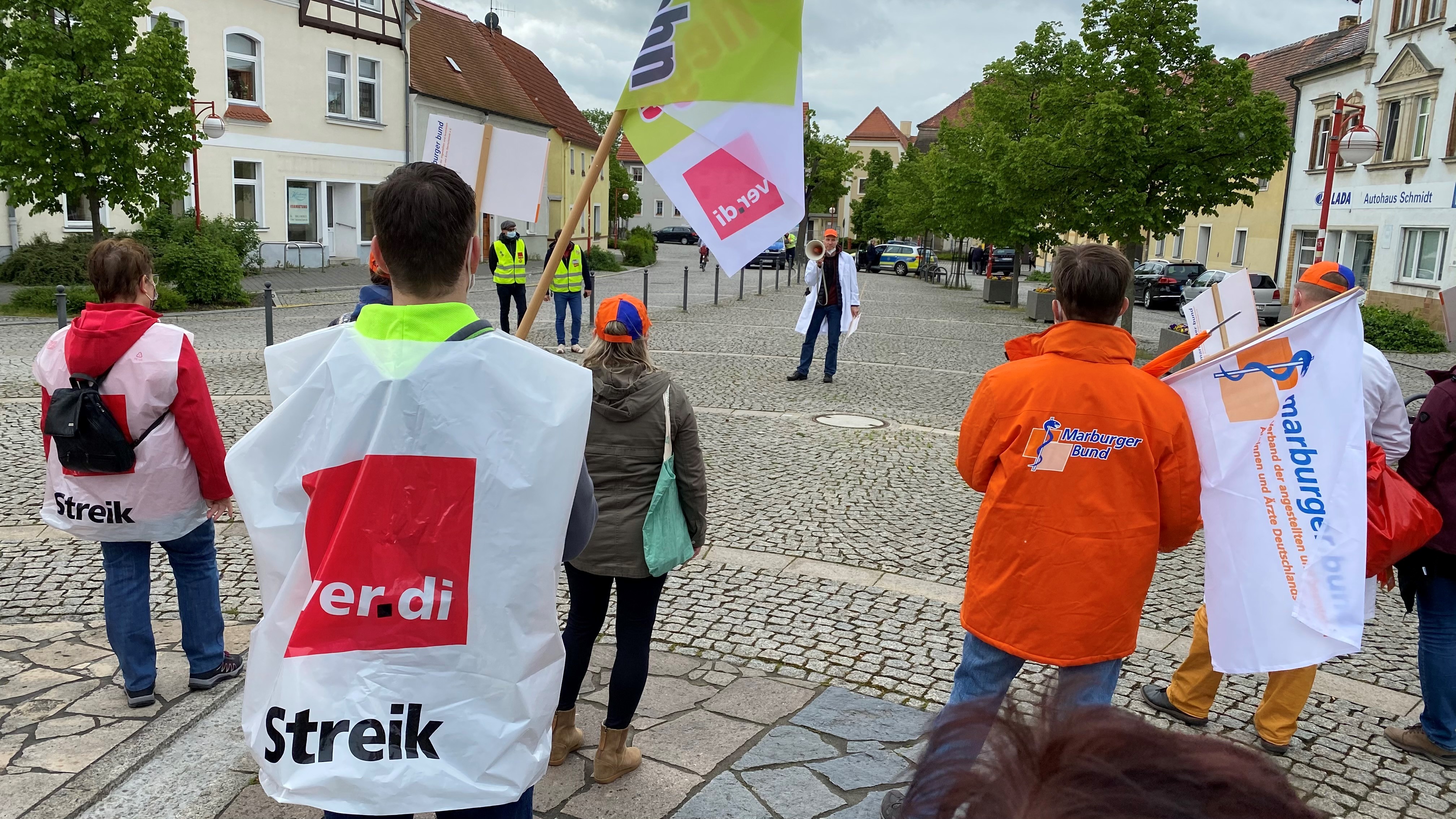 Demonstration auf dem Marktplatz in Brandis 