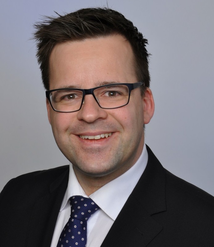 Dr. Maximilian Schulze