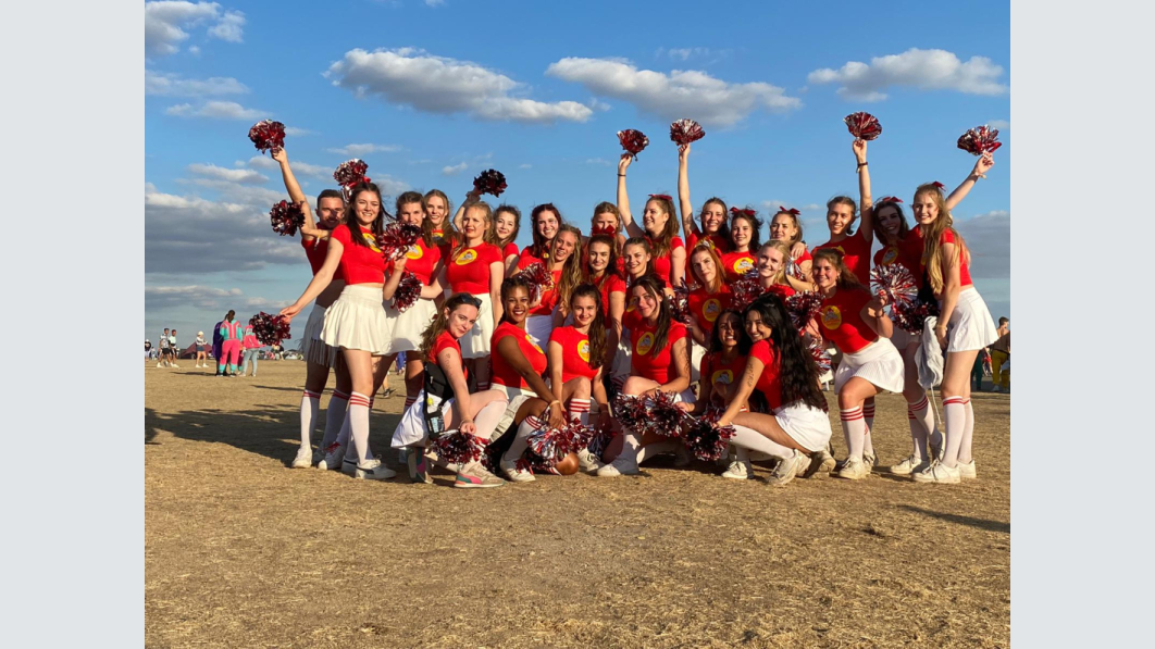 Sorgten für ordentlich Stimmung: Die Göttinger Cheerleaderinnen.  Foto: privat