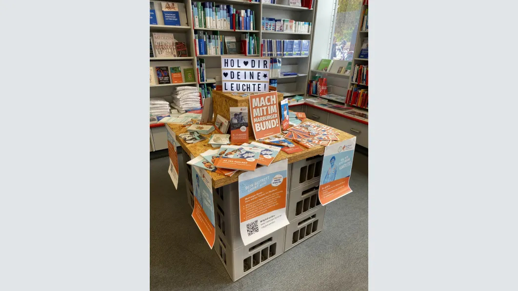 Der Marburger Bund Niedersachsen war vor Ort bei Hugendubel dabei und begrüßte die Erstis persönlich! Foto: Stephanie Hübner