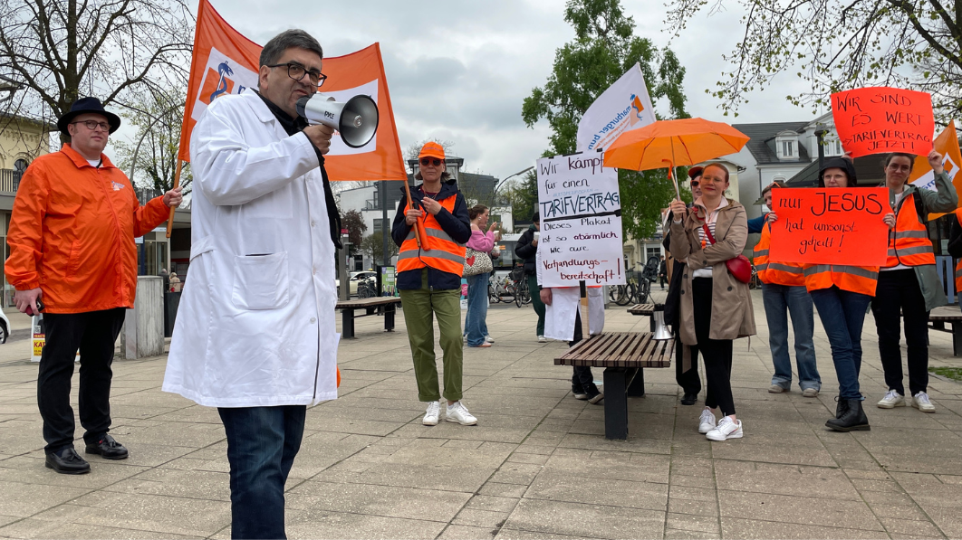 Dr. Hans-Christoph Kühnau von der Kleinen Tarifkommission des Marburger Bundes