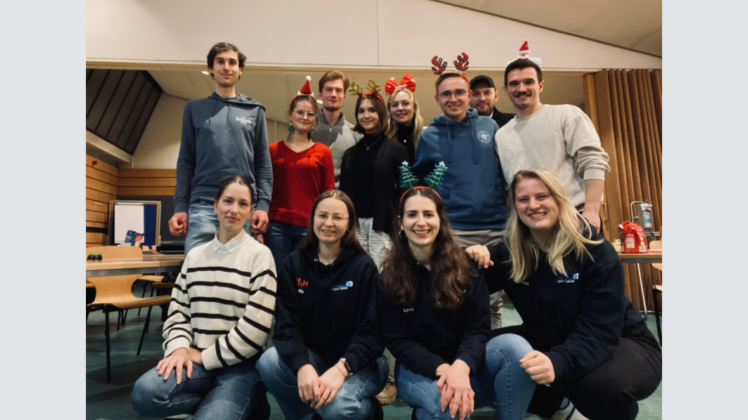 Ein Engagement, das verbindet und Spaß macht: Eine gemeinsame Weihnachtsfeier gehört auf jeden Fall dazu! Foto: AgT Ein Engagement, das verbindet und Spaß macht: Eine gemeinsame Weihnachtsfeier gehört auf jeden Fall dazu! Foto: AgT
