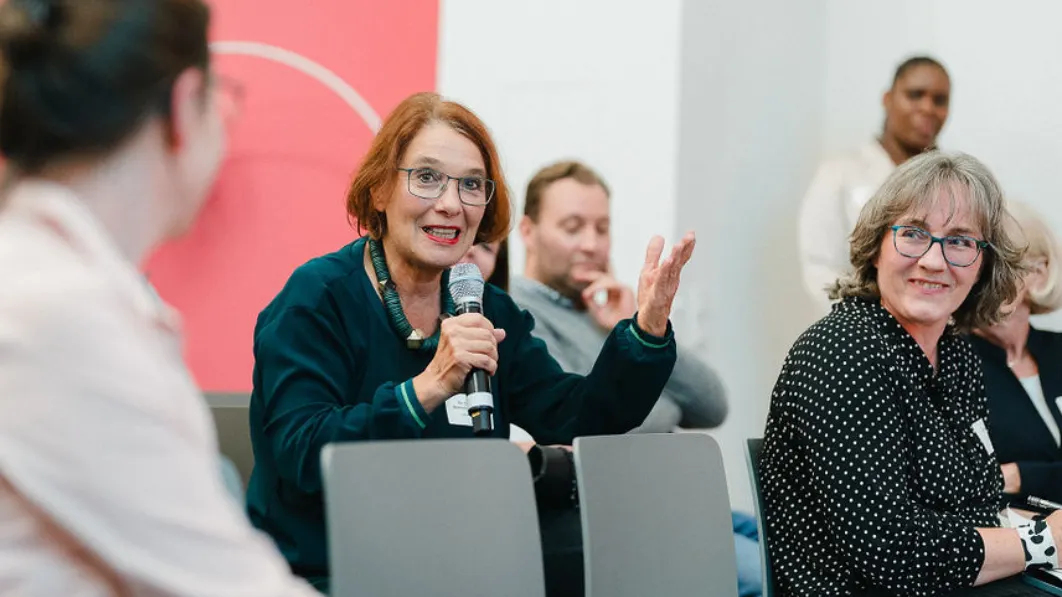 Gäste beteiligten sich an der Diskussion: Dr. Christine Schroth der Zweite vom Hausärzteverband 