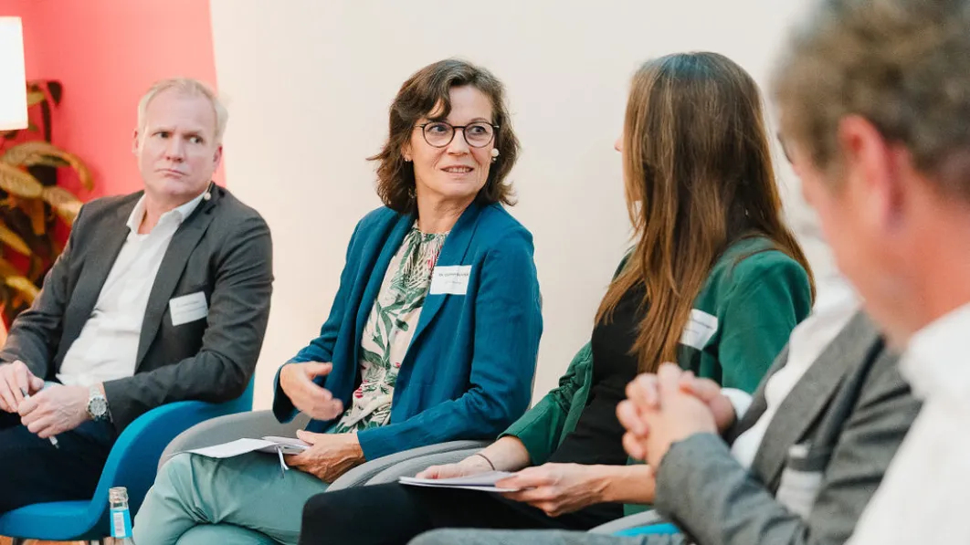 Dr. Gundrun Schittek, gesundheitspolitische Sprecherin der Grünen Hamburg, warb für die Niederlassung