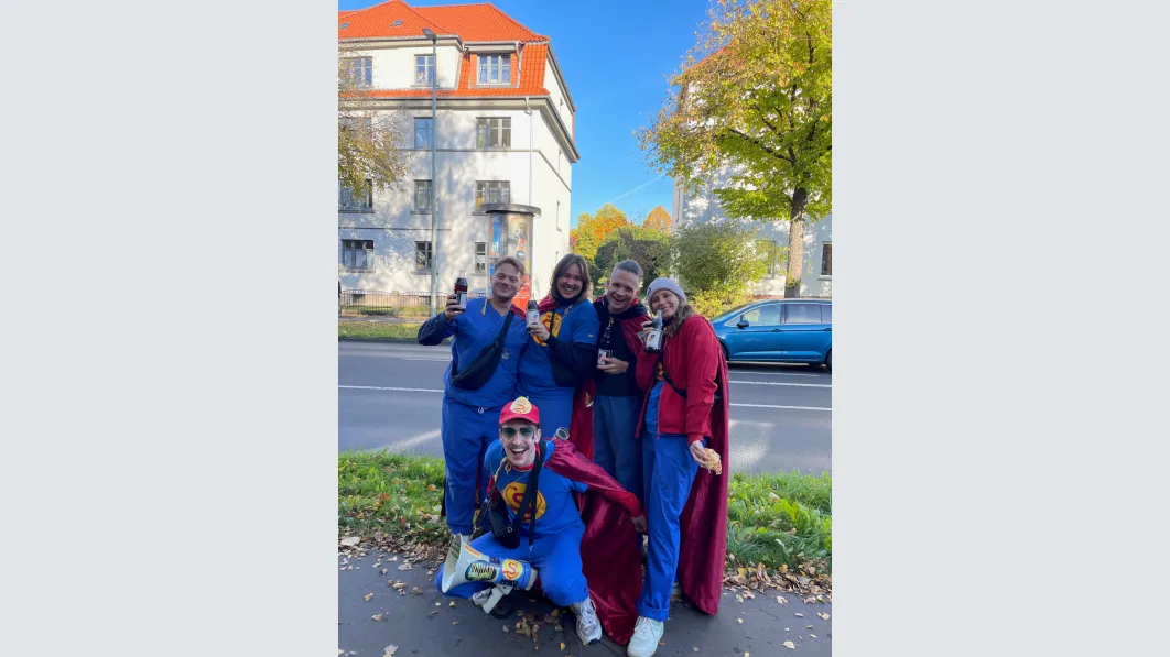 Super Stimmung von Anfang an: Die Supermeds erkunden mit „ihren“ Erstis die Stadt. Foto: privat