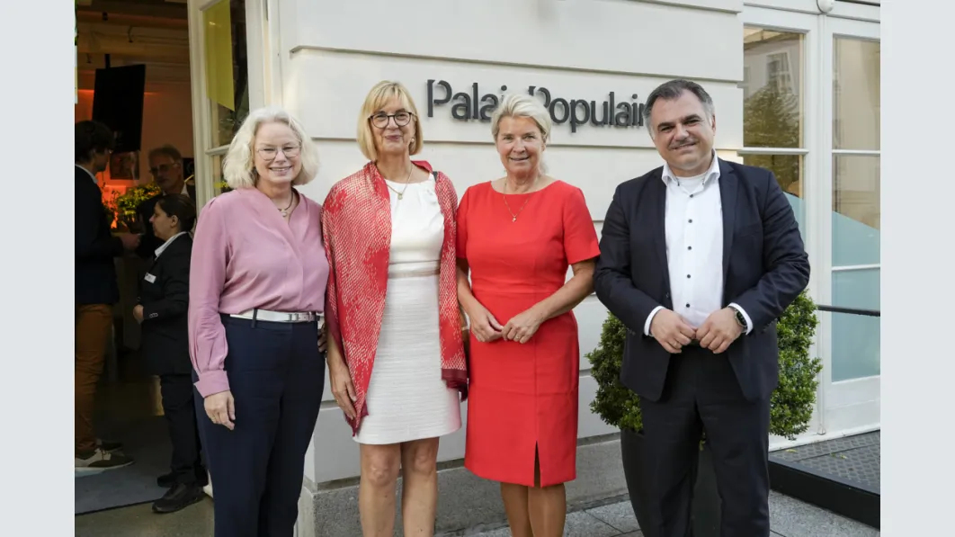 Dr. Susanne Johna mit den Bundestagsabgeordneten (v.l.n.r.) Dr. Kirsten Kappert-Gonther (Bündnis 90/Die Grünen), Simone Borchardt (CDU/CSU) und Dr. Christos Pantazis (SPD)