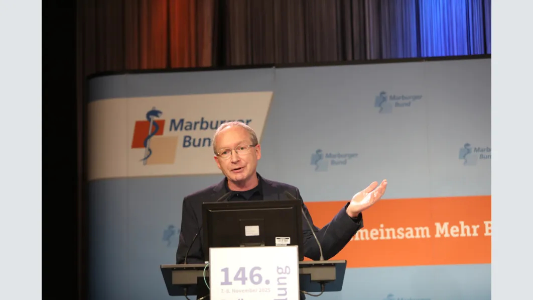 Univ.-Prof. Andreas Valentin war der erste Gastreferent.