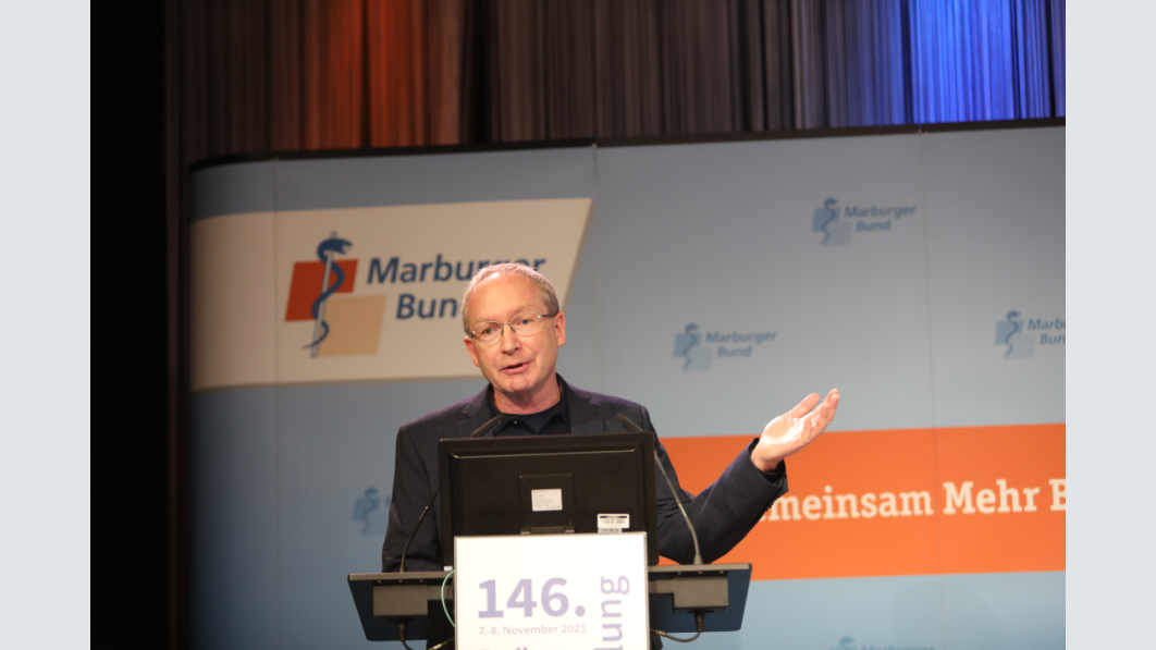 Univ.-Prof. Andreas Valentin war der erste Gastreferent.