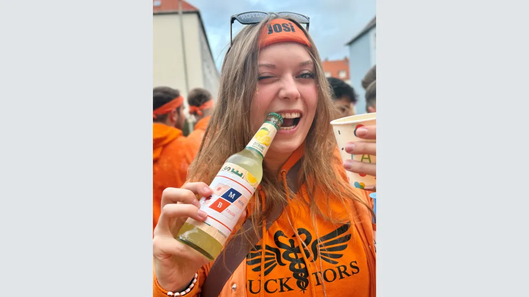 Die Ducktors in ihren orangenen Outfits erleben eine tolle O-Phase. Foto: privat