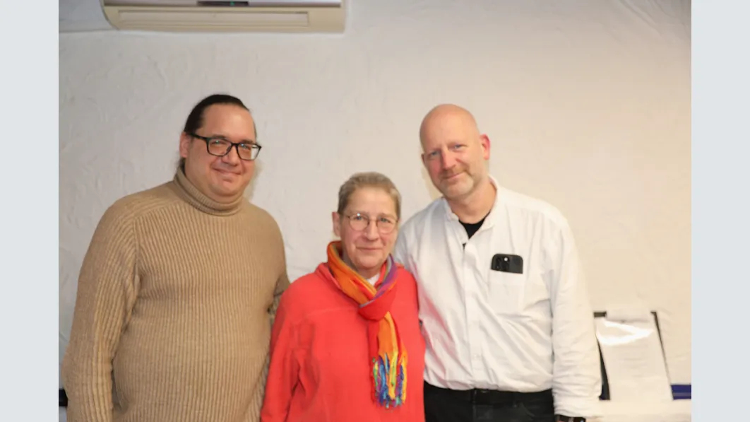 Olaf Smago (re.) und Dr. med. Kai Zickbauer verabschiedeten Edeltraud Lukas aus dem Amt. 