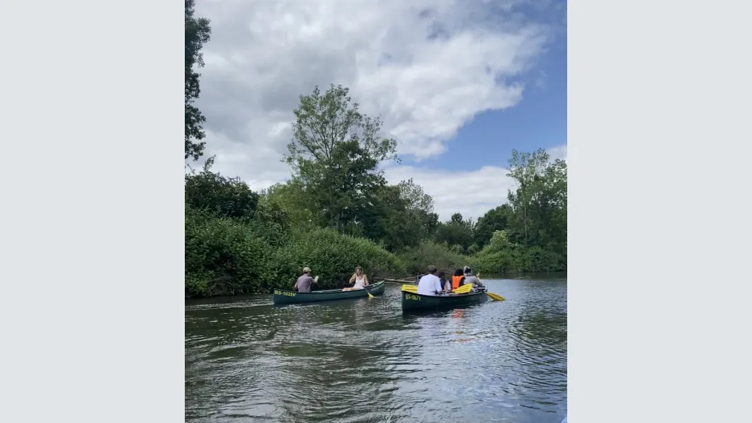 Bei einer Kanutour lernten die Studierenden Hannover vom Wasser aus kennen. Foto: IsiEmhh