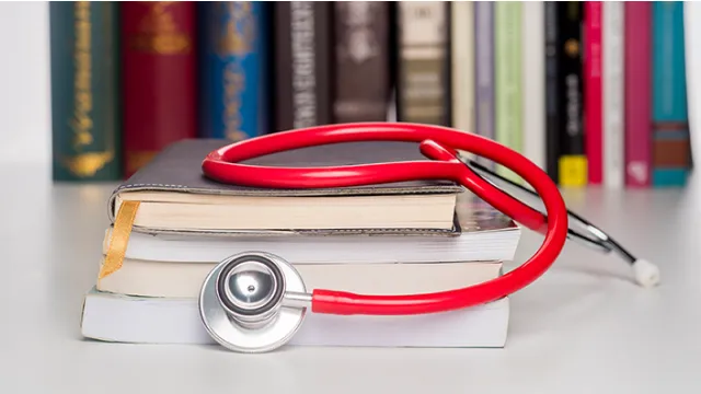 Bild: Bücher und Stethoskop
